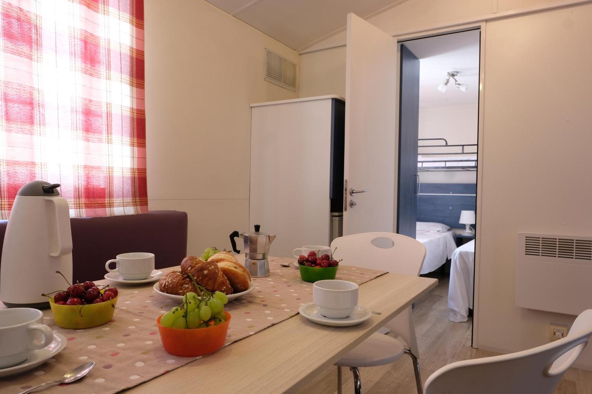 Happy Camp Mobile Homes In Camping Village Baia Paradiso บาเดซี ภายนอก รูปภาพ
